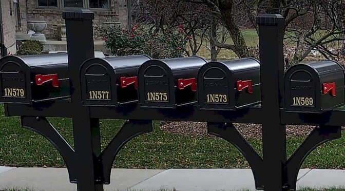 5 Unit mailbox post by Salsbury